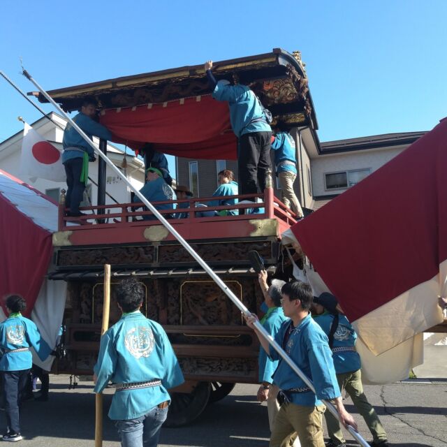昨日と今日は、松本里山辺地区の#お船祭り 。安曇野穂高神社御船祭りが有名ですが、松本にもあります。
海無し県の長野なのに、家の2階より大きい「お船」を曳行する祭りが開かれるのは、昔、九州や朝鮮半島の海を拠点とする#安曇族 がこの地方に移住したためと言われていて面白いです。