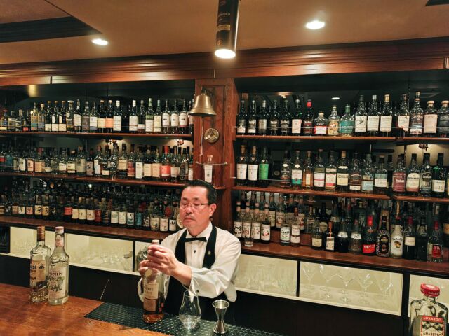 松本#中町通り に昔からある #Bar #サイドカー
蔵を改造した店内は、静かで下界とは別の空間。
長いカウンターで、#バーテンダー のこれぞプロフェッショナルという技を見ながら、カクテルを頂けます。